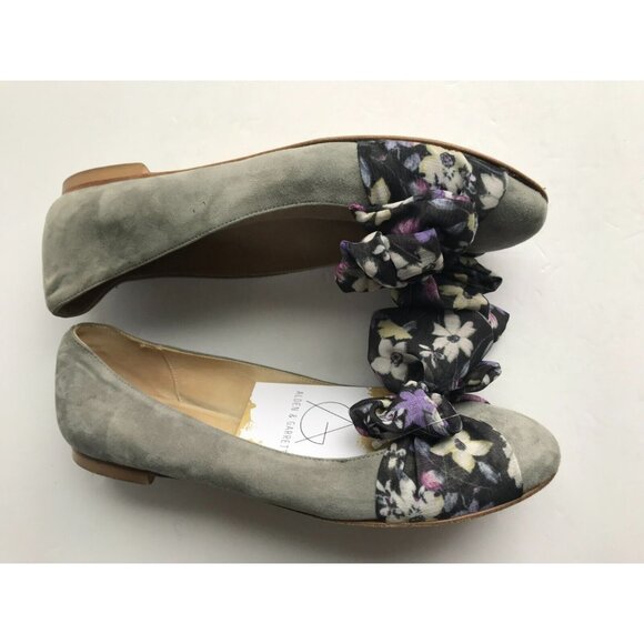 Hego's Gray Suede Ballet Flats W/ Multicolor Floral Bows, Size 8 (US) 38 (IT) - Picture 7 of 10